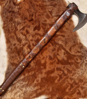 Deer Edge handcrafted hunting knife with leather sheath